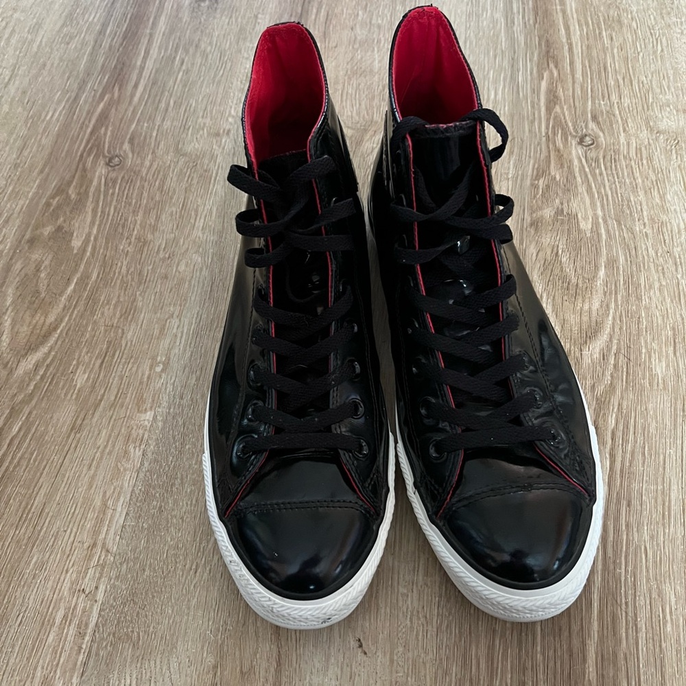 Converse All Star Chuck Taylor Hi Top Sz 11US Men’s Black and Red Patent Leather